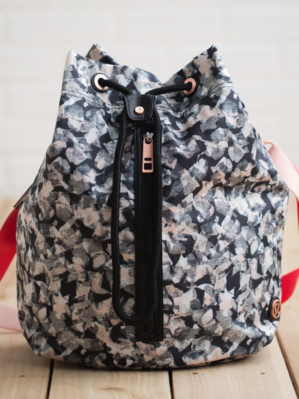 Lululemon Sweat To Street Hobo
Mystic Jungle Butter Pink Black / Black